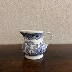 CHURCHILL Blue Willow Made in England Georgian Shape Creamer